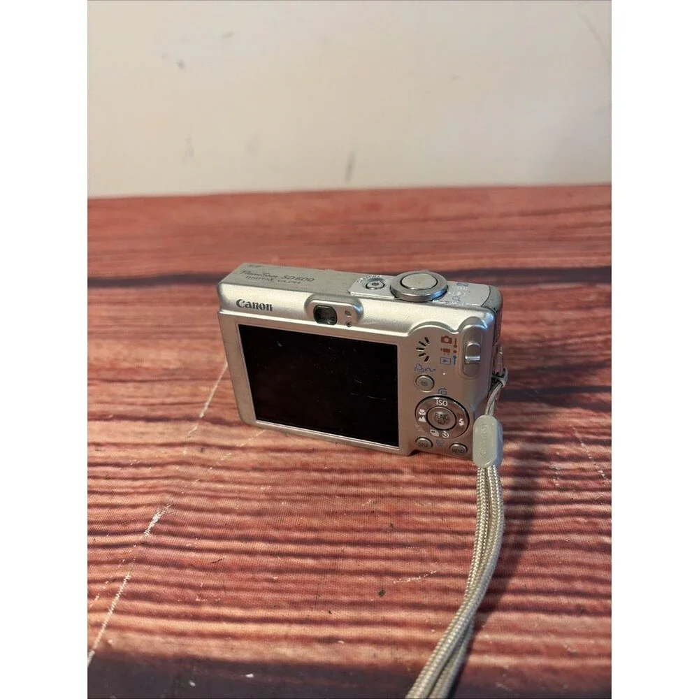 Canon PowerShot Digital ELPH SD600 Digital Camera For Parts Or Repair